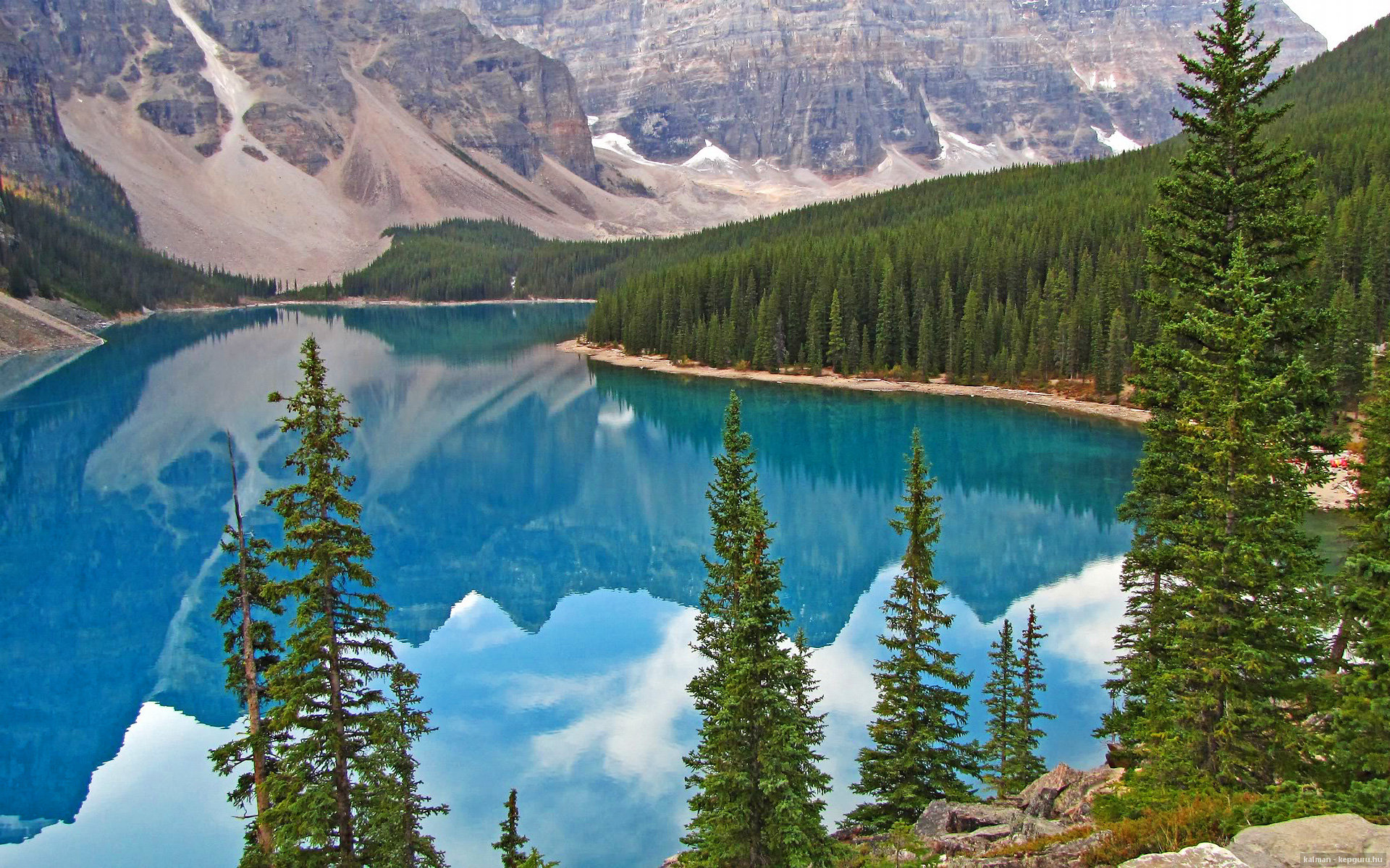 特斯·冯·迪克：以全能中场的身份，帮助南非队打破对方防线，冯斯特拉克 双子